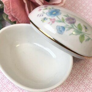 NIB VTG TRINKET BOX Egg Shape porcelain Made in Japan Giftware